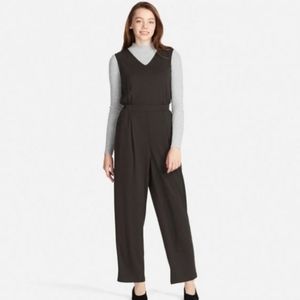 💛 Free with purchase 💛 🚨 LAST CALL 🚨 Uniqlo - Black Jumpsuit with Pockets